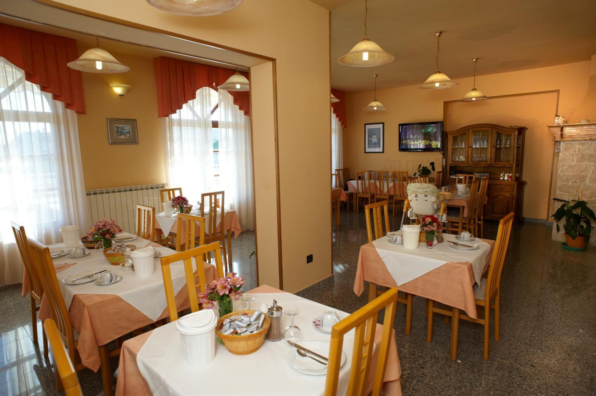 Pansion Valbruna Rovinj Exterior foto