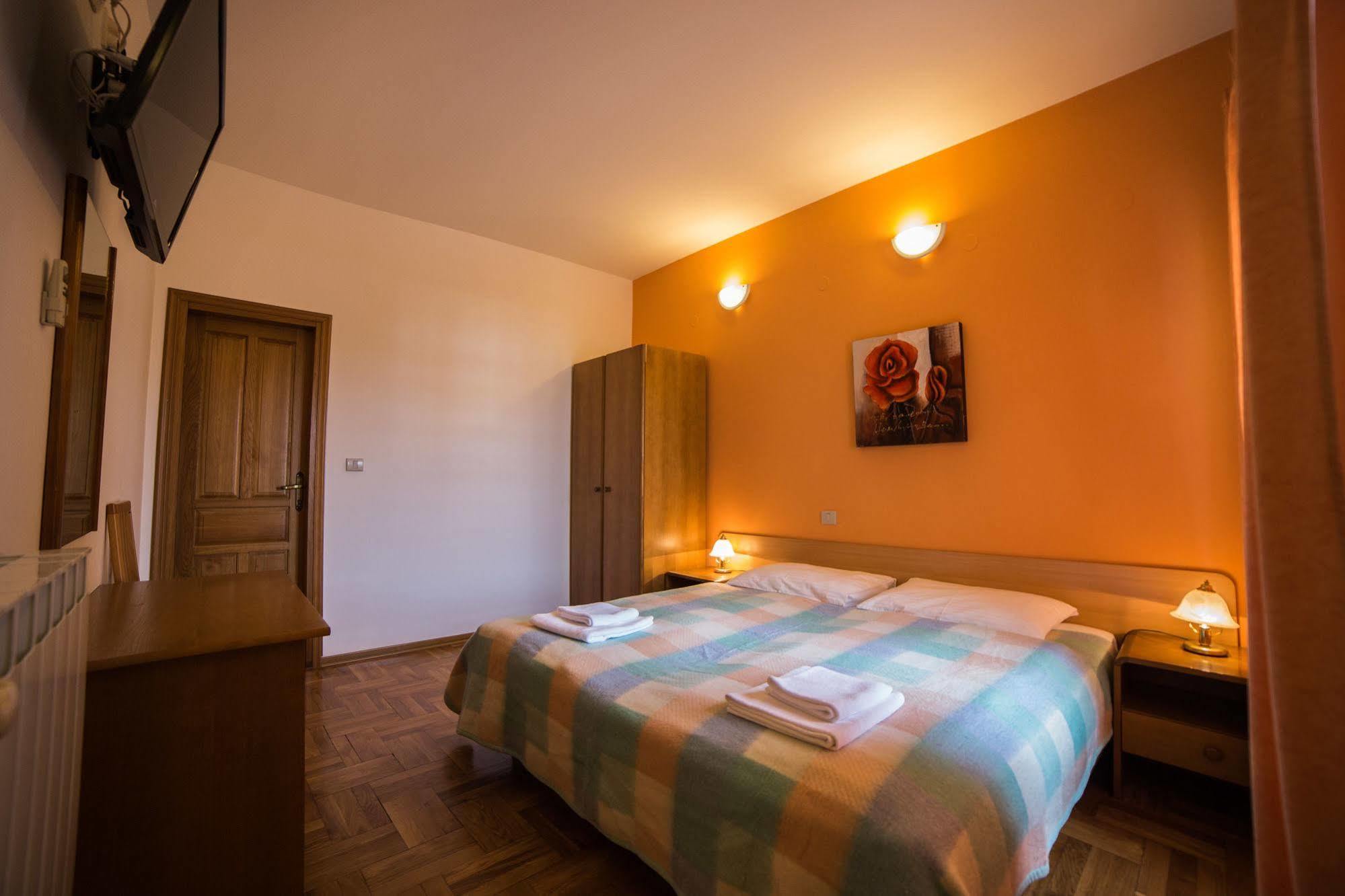 Pansion Valbruna Rovinj Exterior foto