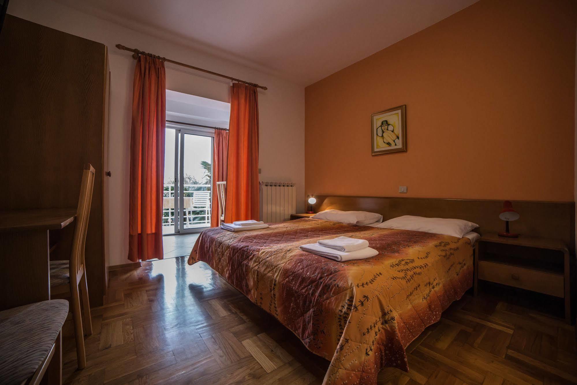 Pansion Valbruna Rovinj Exterior foto